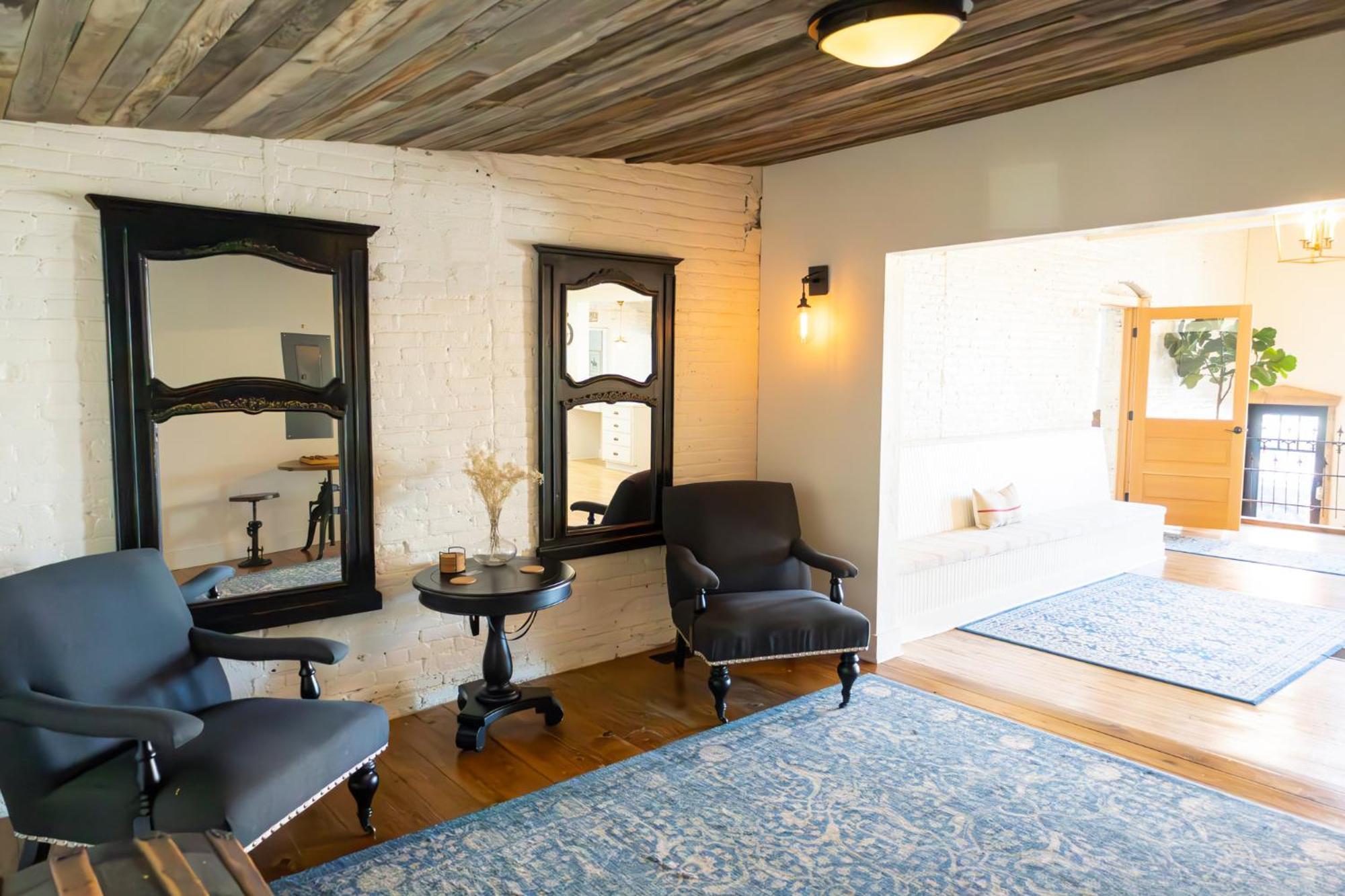 Lander Millhouse Hotel Exterior foto
