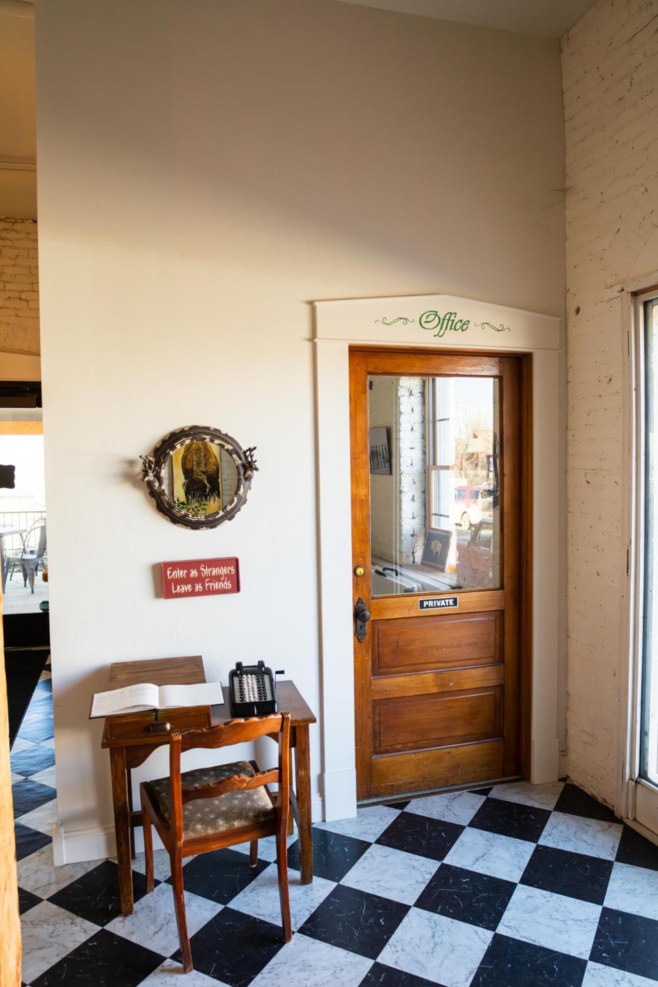 Lander Millhouse Hotel Exterior foto